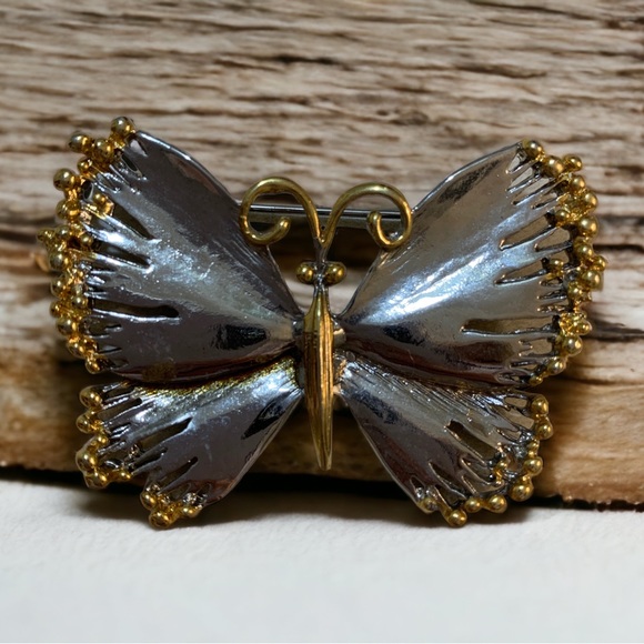 Vintage two tone butterfly brooch. - Picture 1 of 3